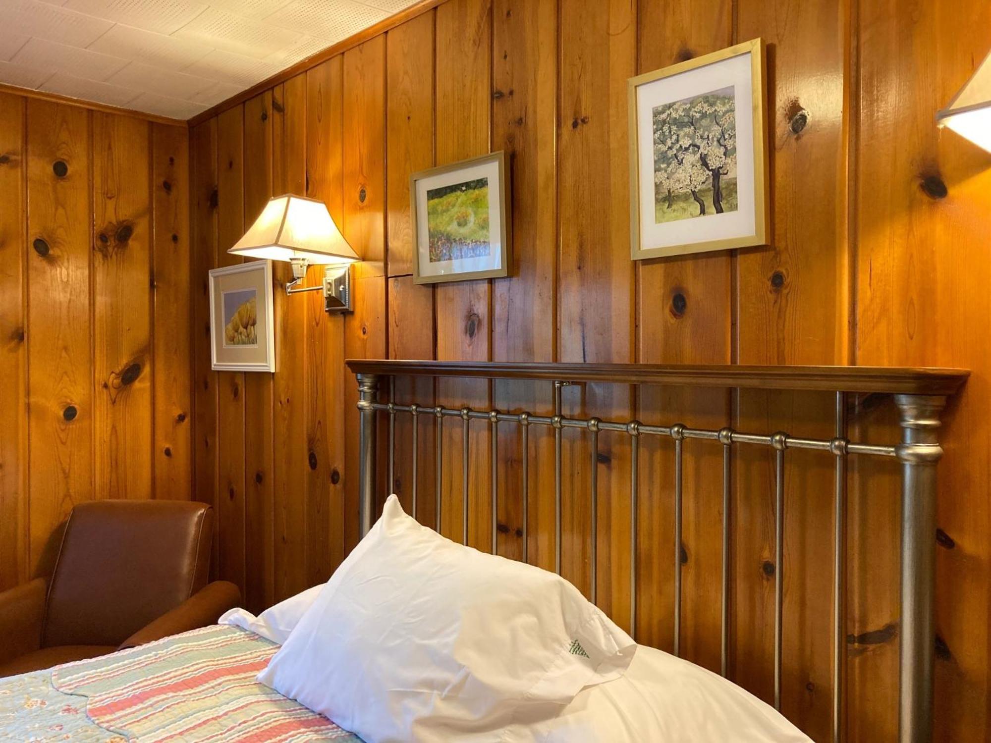 Ludington Blue Spruce Inn מראה חיצוני תמונה