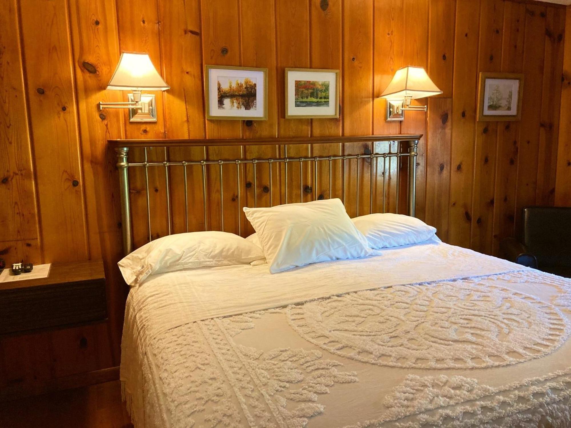 Ludington Blue Spruce Inn חדר תמונה