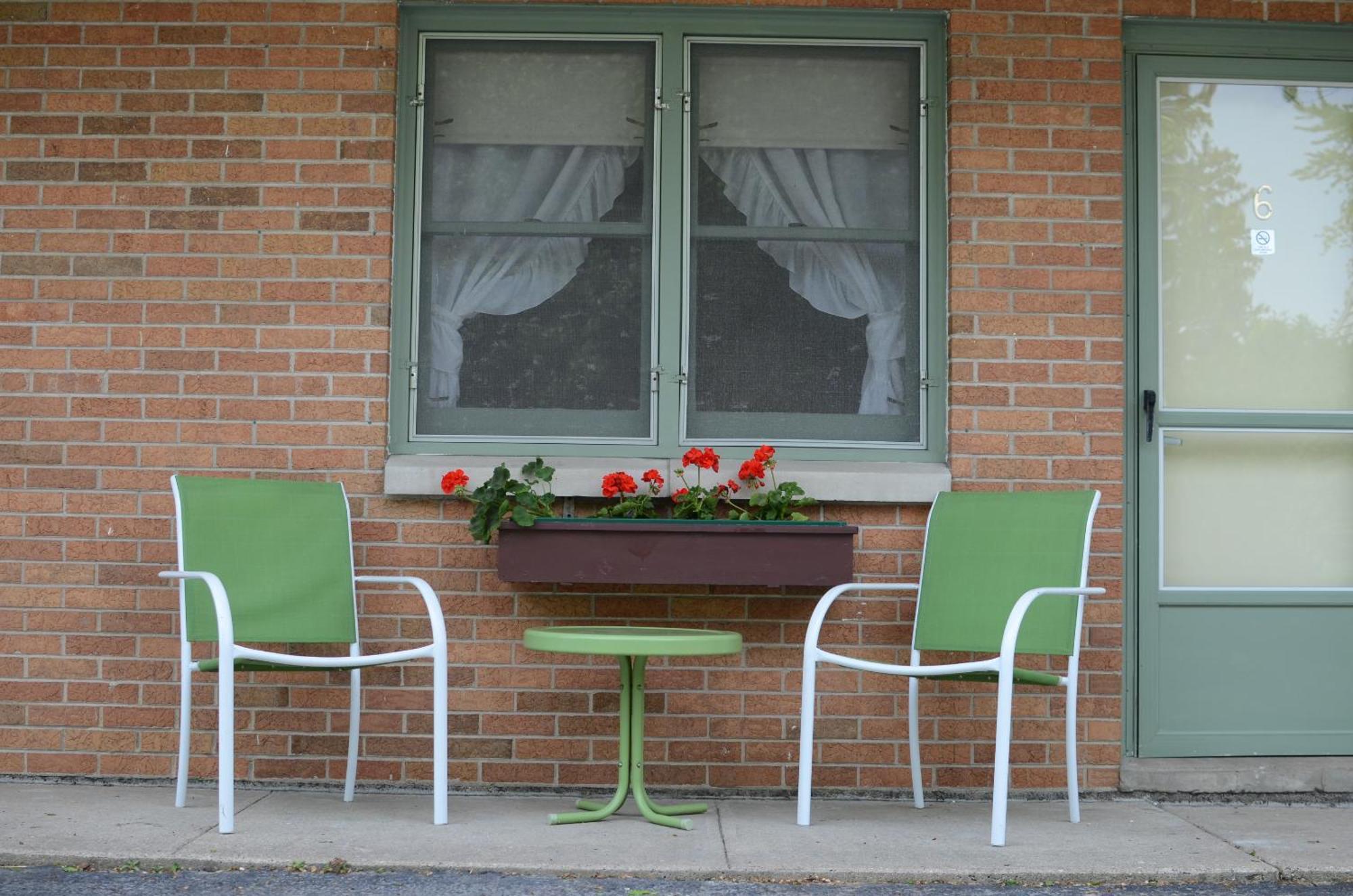 Ludington Blue Spruce Inn מראה חיצוני תמונה