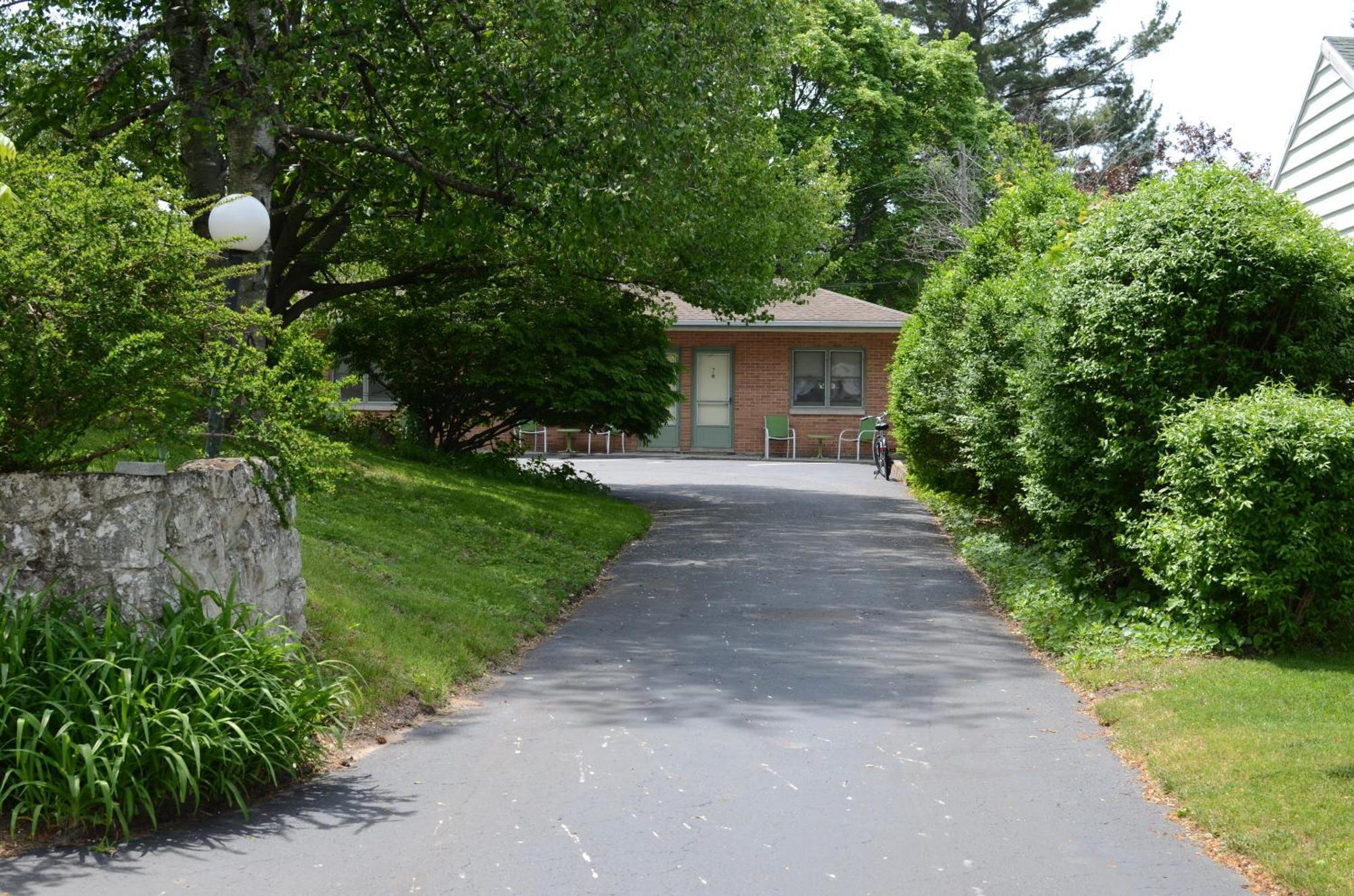 Ludington Blue Spruce Inn מראה חיצוני תמונה