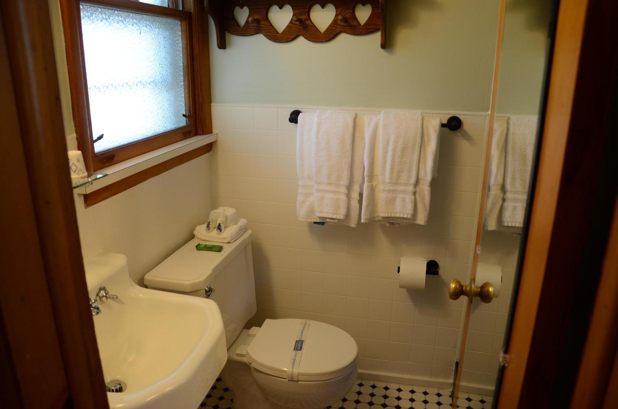 Ludington Blue Spruce Inn מראה חיצוני תמונה