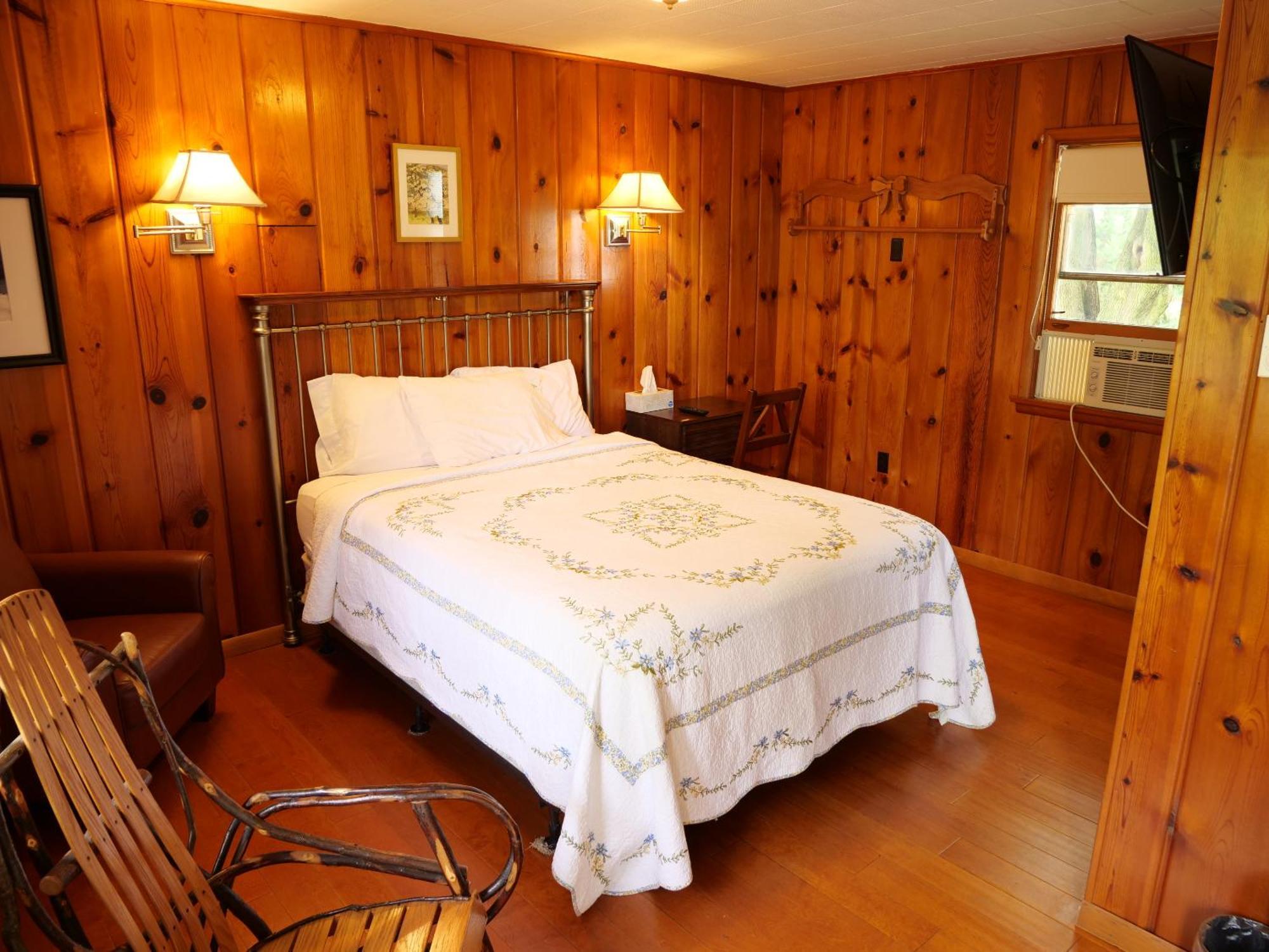 Ludington Blue Spruce Inn חדר תמונה