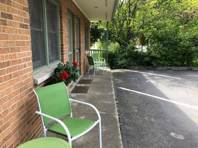 Ludington Blue Spruce Inn מראה חיצוני תמונה