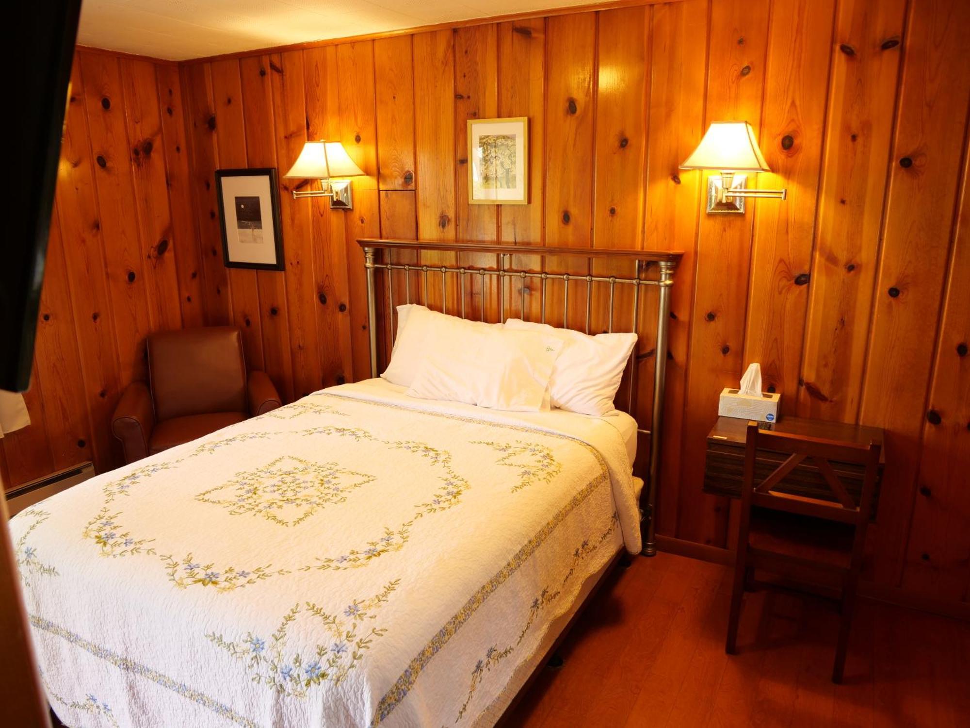 Ludington Blue Spruce Inn חדר תמונה