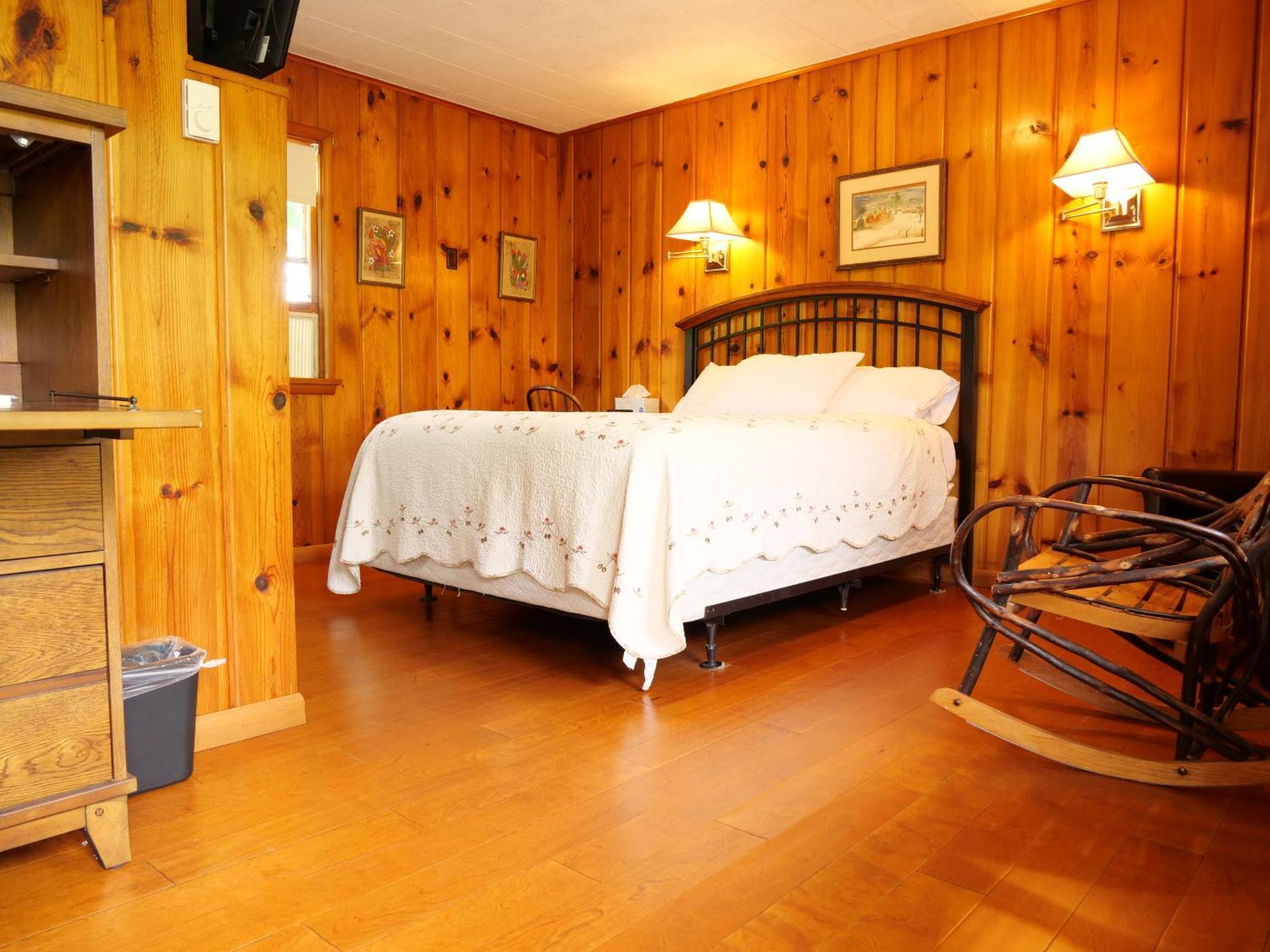 Ludington Blue Spruce Inn חדר תמונה