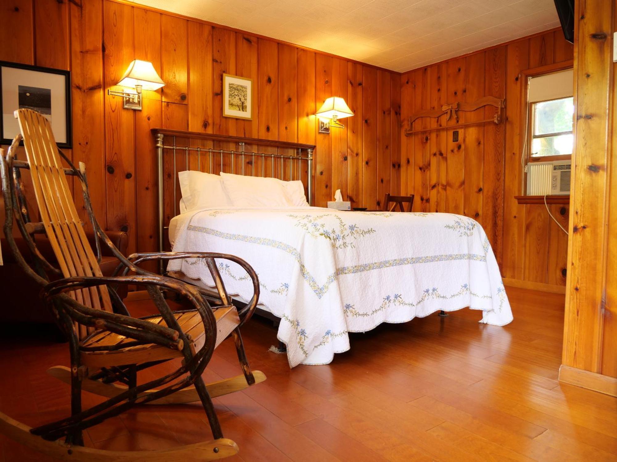 Ludington Blue Spruce Inn חדר תמונה