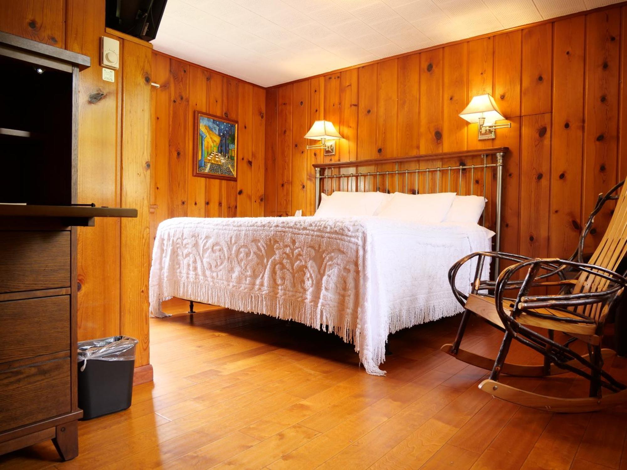 Ludington Blue Spruce Inn חדר תמונה