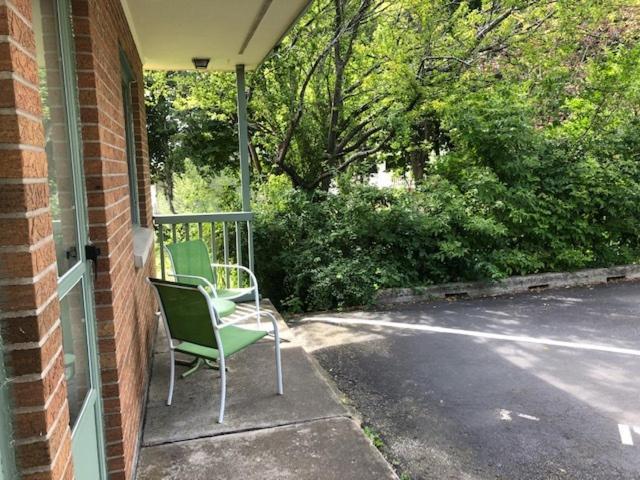 Ludington Blue Spruce Inn מראה חיצוני תמונה