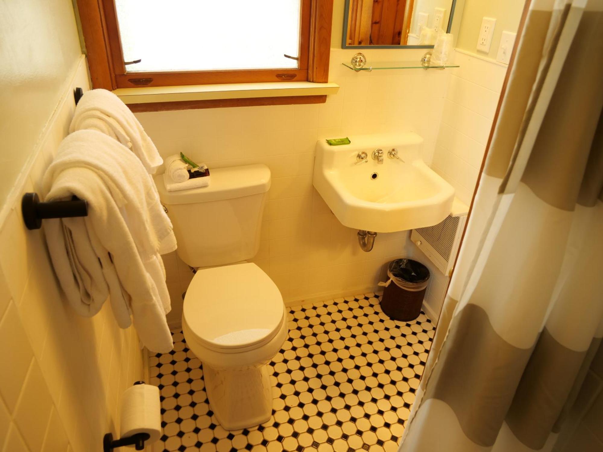 Ludington Blue Spruce Inn חדר תמונה